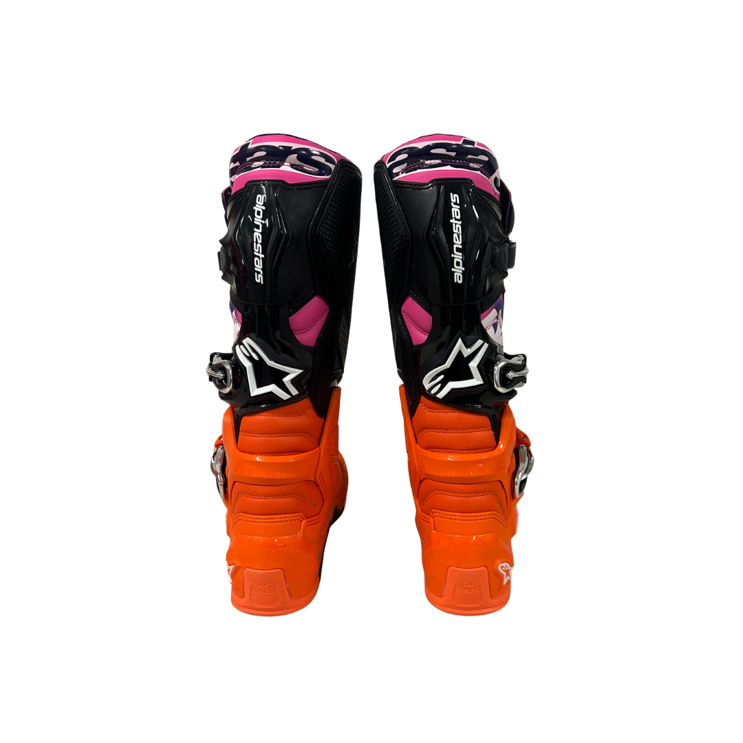 3PW250047403 is the KTM Tech 7 XXV Boots – EU 42 / US Men’s 8